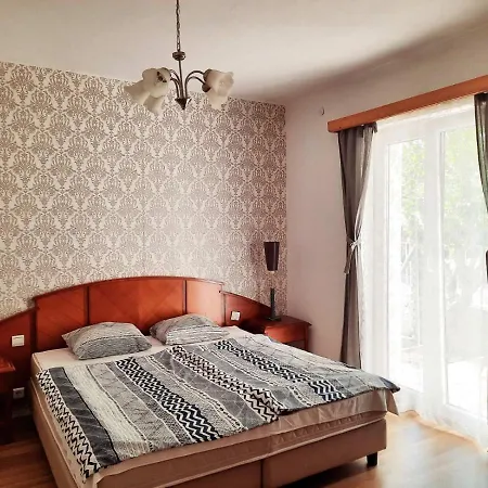 מלון Central Room 2*