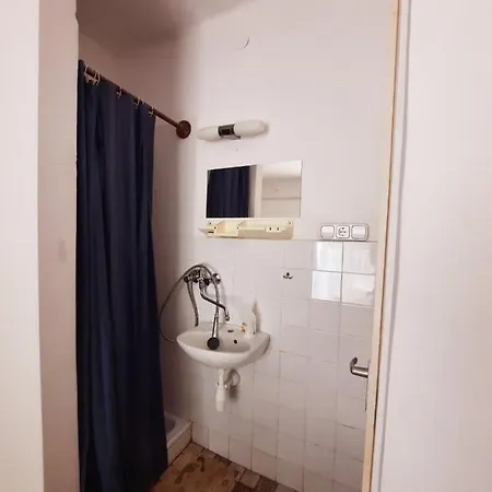 מלון Central Room 2*