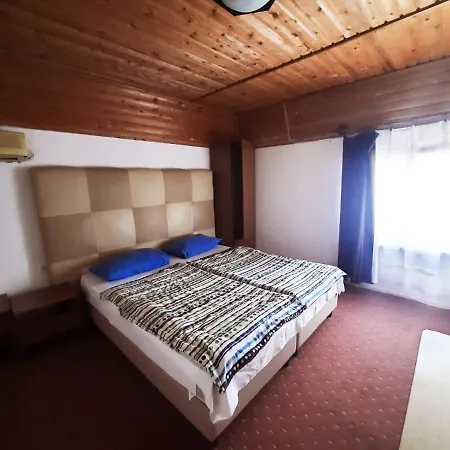 Central Room 2* באלאטונסארסו