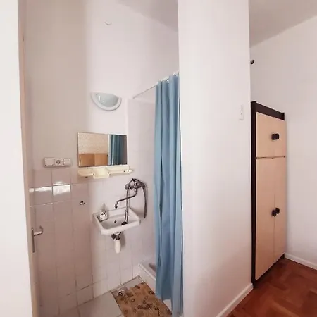 מלון Central Room 2*