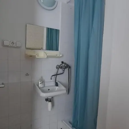 Central Room 2*