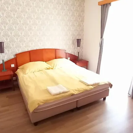 Central Room 2*