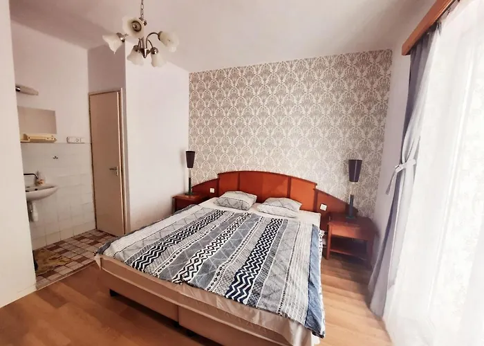 Central Room מלון