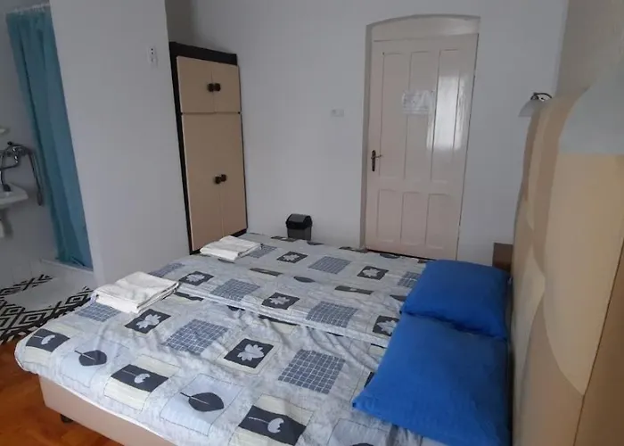 Central Room מלון